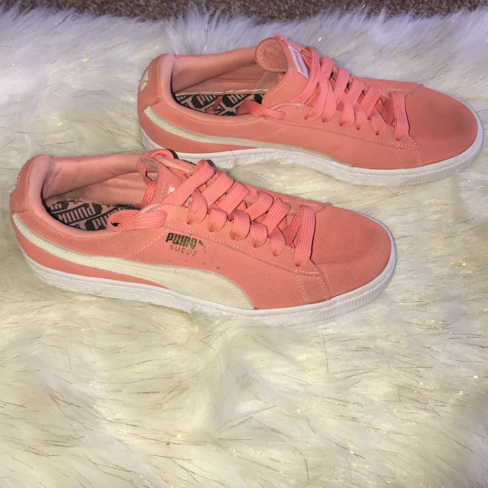 PUMA tennis shoes